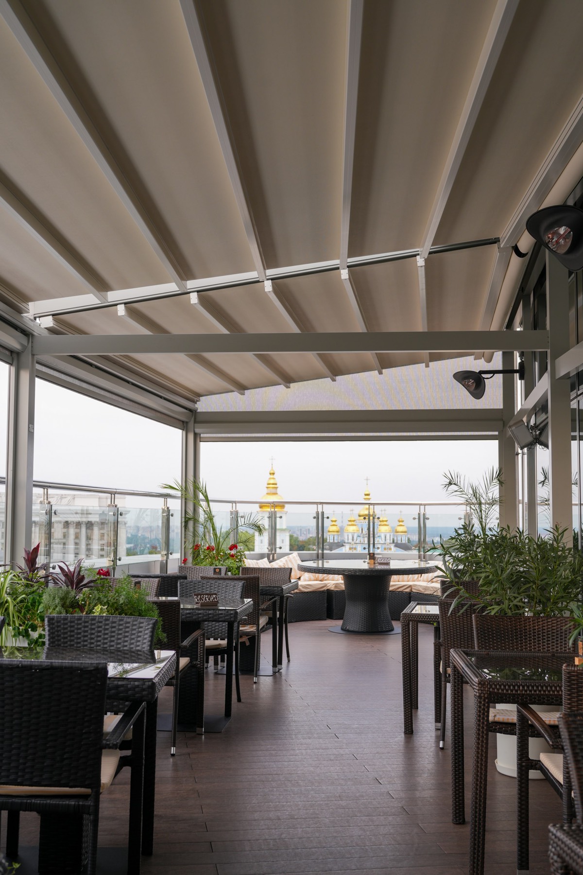 Çatı terası restoran pergole uygulaması